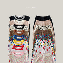 Load image into Gallery viewer, DAILYBEBE KIDS UNI TOP BOTTOM SET**PREORDER