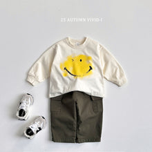 Load image into Gallery viewer, VIVID KIDS SMILEY SWEATER*PREORDER