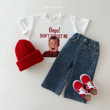 Load image into Gallery viewer, DAILYBEBE KIDS HOME ALONE TEE**PREORDER
