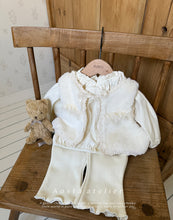 Load image into Gallery viewer, AOSTA KIDS FUR OPEN VEST*PREORDER