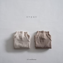 Load image into Gallery viewer, ANGGO KIDS TURTLE NECK TEE**PREORDER
