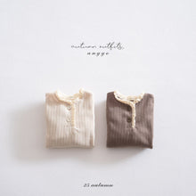 Load image into Gallery viewer, ANGGO KIDS FRILL TEE SHIRT**PREORDER