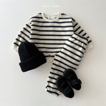 Load image into Gallery viewer, DAILYBEBE KIDS PATTERN SWEAT SHIRT**PREORDER