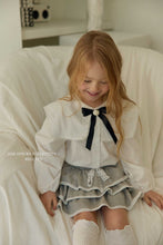 將圖片載入圖庫檢視器中，MEL KIDS 灰色短荷葉邊裙**預購