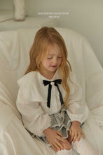 將圖片載入圖庫檢視器中，MEL 兒童翻領襯衫**預購