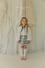 將圖片載入圖庫檢視器中，MEL 兒童翻領襯衫**預購