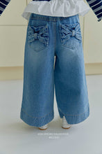 將圖片載入圖庫檢視器中，MEL KIDS 蝴蝶結牛仔褲**預購