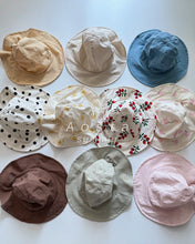 Load image into Gallery viewer, AOSTA KIDS SUMMER PATTERN HAT*PREORDER
