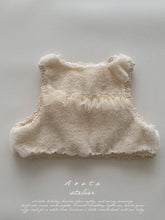 Load image into Gallery viewer, AOSTA KIDS FUR OPEN VEST*PREORDER