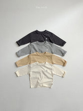 Load image into Gallery viewer, MINIROBE KIDS ROBE HOUSE TEE SHIRT**Preorder