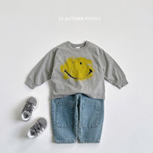 Load image into Gallery viewer, VIVID KIDS SMILEY SWEATER*PREORDER