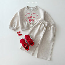 Load image into Gallery viewer, DAILYBEBE KIDS SKIP HEART BIT TOP BOTTOM SET**PREORDER