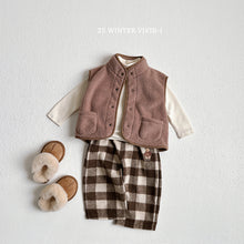 Load image into Gallery viewer, VIVID KIDS FLUFFY VEST*PREORDER
