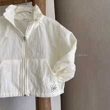 Load image into Gallery viewer, RAKER KIDS SHEER WINDBREAKER (CREAM)** Preorder