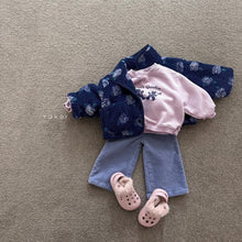 Load image into Gallery viewer, RAKER KIDS BLUE FLORAL FLEECE JACKET** Preorder