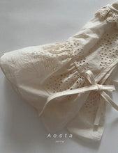 Load image into Gallery viewer, AOSTA KIDS LACE COTTON BLOUSE*PREORDER