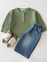 Load image into Gallery viewer, DAILYBEBE KIDS WAFFLE HENLEY SHIRT **PREORDER