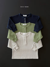 Load image into Gallery viewer, DAILYBEBE KIDS WAFFLE HENLEY SHIRT **PREORDER