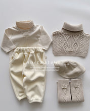 Load image into Gallery viewer, AOSTA KIDS EVERYDAY TEE*PREORDER