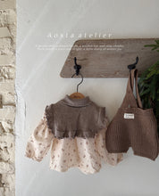 Load image into Gallery viewer, AOSTA KIDS REET FRILL TURTLENECK*PREORDER