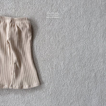 Load image into Gallery viewer, BELLA KIDS SHINY BOOTCUT LEGGINGS**PREORDER