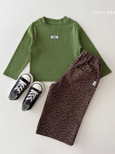 Load image into Gallery viewer, DAILYBEBE KIDS SNUG FIT T SHIRT **PREORDER