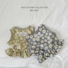 Load image into Gallery viewer, MEL KIDS FALL BIG DAISY VEST**PREORDER
