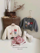 Load image into Gallery viewer, MEL KIDS BOUCLE FLOWER SWEAT SHIRT**PREORDER