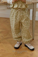 Load image into Gallery viewer, MEL KIDS FALL DAISY JOGGER PANTS**PREORDER