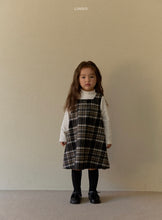 Load image into Gallery viewer, LINDO KIDS BASIC MOCK NECK TEE* Preorder