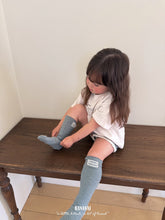 Load image into Gallery viewer, BANANA KIDS DUN RIB SOCKS *PREORDER