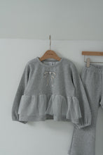 Load image into Gallery viewer, MOMOANN KIDS SPRING GREY PUFF BOW TOP BOTTOM SET*PREORDER