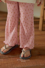 Load image into Gallery viewer, MEL KIDS SUMMER FLORAL SUMMER PANTS**PREORDER