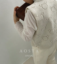 Load image into Gallery viewer, AOSTA KIDS Bear Knit Vest*Preorder