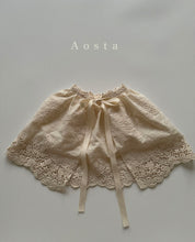 將圖片加載到圖庫查看器中， AOSTA 兒童蕾絲圍裙*預購